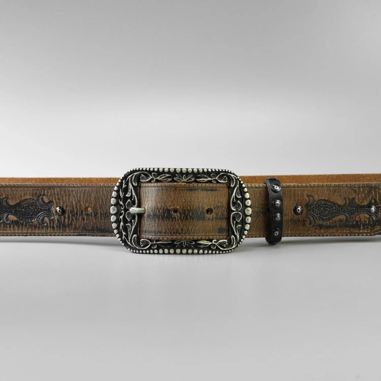 Ručne vyrobený kožený opasok do riflí "Baldur"